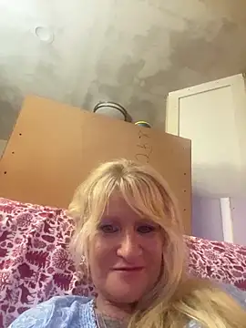 Snapshot of Bornbutiful chatting on 03-15-26, 01:00 Bornbutiful online show from 03-15-26, 01:00