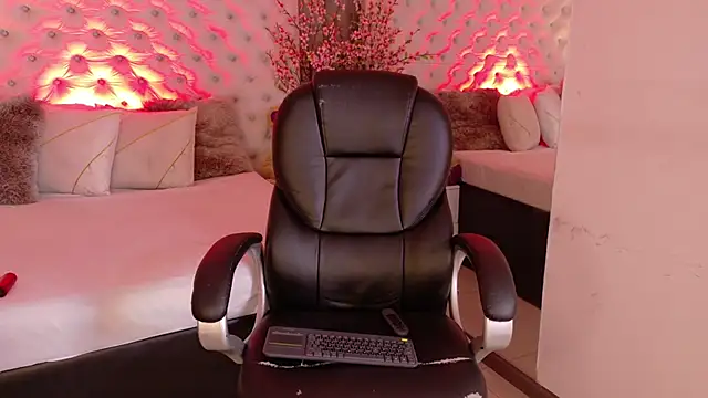 KathiaLuxe online show from 12-05-25, 02:47