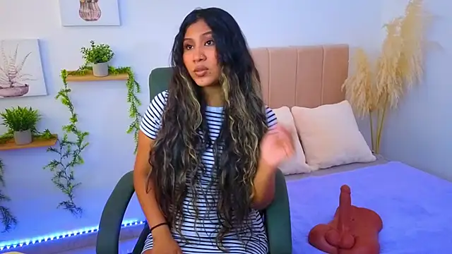 PaolaMedusa online show from 10-28-25, 05:37