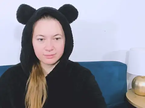 LeaNaughty online show from 12-15-25, 07:45