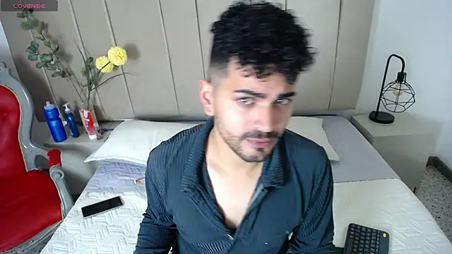 Eros Kai online show from 10-31-25, 03:51