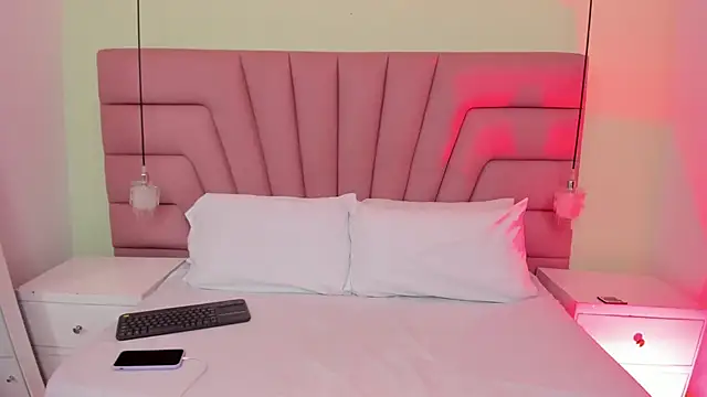 Coral Jhones online show from 12-17-25, 08:37