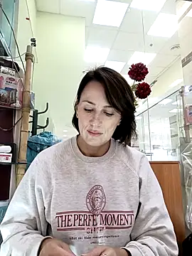 Snapshot of Luna_7777 chatting on 10-25-25, 10:34 Luna 7777 online show from 10-25-25, 10:34