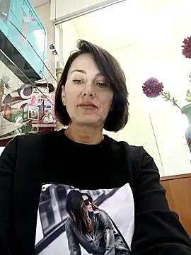 Snapshot of Luna_7777 chatting on 10-28-25, 02:42 Luna 7777 online show from 10-28-25, 02:42