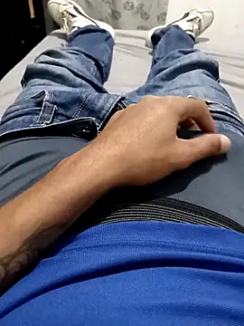 Snapshot of Enart94 chatting on 11-08-25, 03:39 Enart94 online show from 11-08-25, 03:39