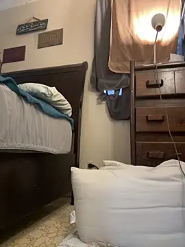 Snapshot of cad3bury chatting on 12-16-25, 07:19 cad3bury online show from 12-16-25, 07:19