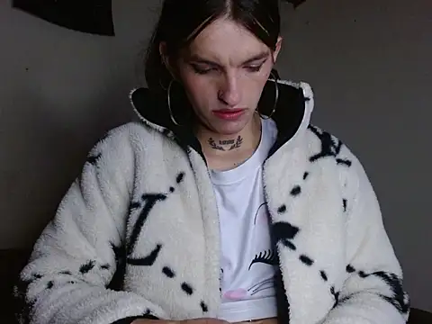 Scarlett crastrawberry online show from 04-14-26, 01:33