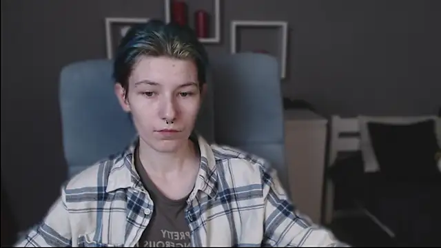 Snapshot of guitarandangell chatting on 10-25-25, 03:25 guitarandangell online show from 10-25-25, 03:25