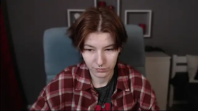 Snapshot of guitarandangell chatting on 11-22-25, 06:45 guitarandangell online show from 11-22-25, 06:45