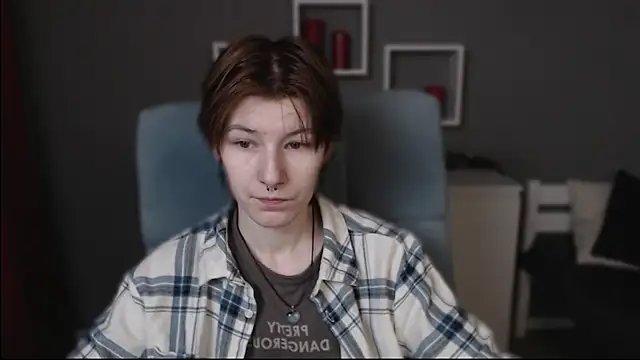 Snapshot of guitarandangell chatting on 11-28-25, 07:44 guitarandangell online show from 11-28-25, 07:44