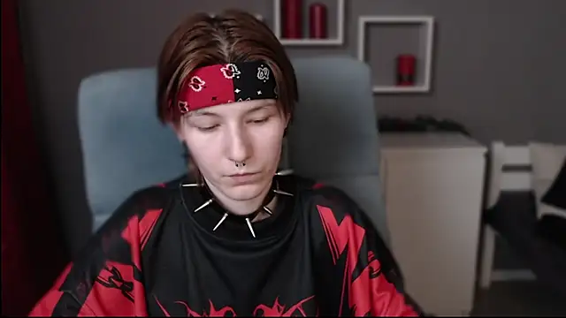 guitarandangell online show from 12-18-25, 06:30