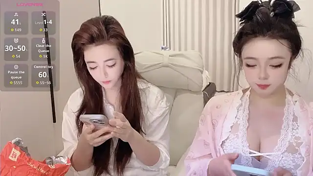 Kinadolly online show from 12-23-25, 08:01