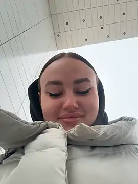 Snapshot of KiraSunshine chatting on 11-05-25, 03:17 KiraSunshine online show from 11-05-25, 03:17