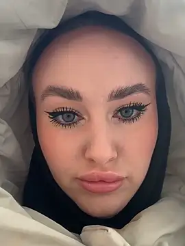 Snapshot of KiraSunshine chatting on 11-07-25, 03:39 KiraSunshine online show from 11-07-25, 03:39