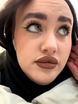 Snapshot of KiraSunshine chatting on 11-10-25, 03:27 KiraSunshine online show from 11-10-25, 03:27