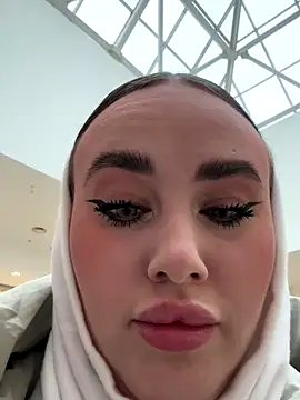 Snapshot of KiraSunshine chatting on 11-12-25, 03:40 KiraSunshine online show from 11-12-25, 03:40