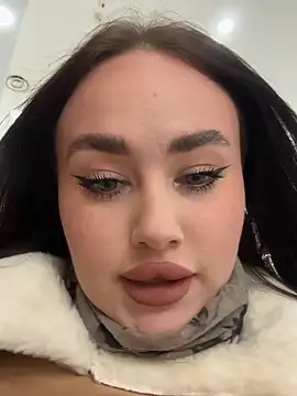 Snapshot of KiraSunshine chatting on 11-17-25, 03:56 KiraSunshine online show from 11-17-25, 03:56