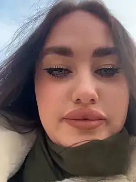 Snapshot of KiraSunshine chatting on 11-20-25, 04:01 KiraSunshine online show from 11-20-25, 04:01