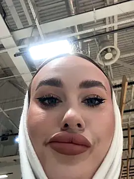 Snapshot of KiraSunshine chatting on 11-21-25, 04:00 KiraSunshine online show from 11-21-25, 04:00