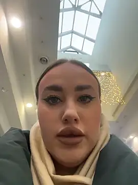 Snapshot of KiraSunshine chatting on 11-24-25, 04:01 KiraSunshine online show from 11-24-25, 04:01