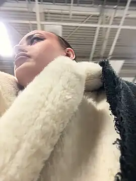 Snapshot of KiraSunshine chatting on 11-27-25, 04:14 KiraSunshine online show from 11-27-25, 04:14