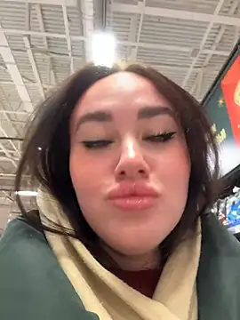 Snapshot of KiraSunshine chatting on 11-28-25, 04:15 KiraSunshine online show from 11-28-25, 04:15