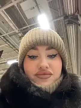 Snapshot of KiraSunshine chatting on 12-01-25, 04:06 KiraSunshine online show from 12-01-25, 04:06