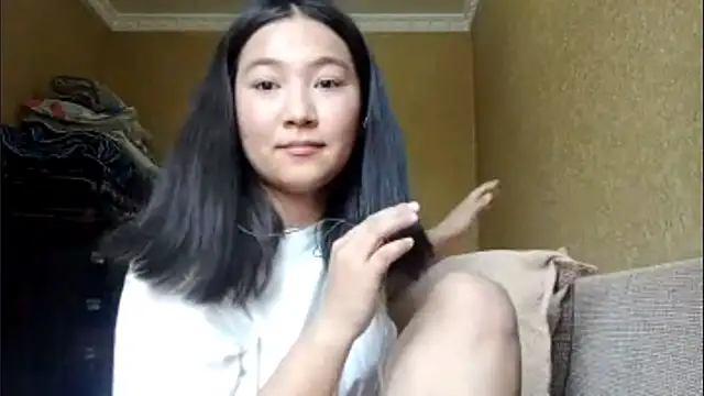 LinneaHyles online show from 10-27-25, 06:06