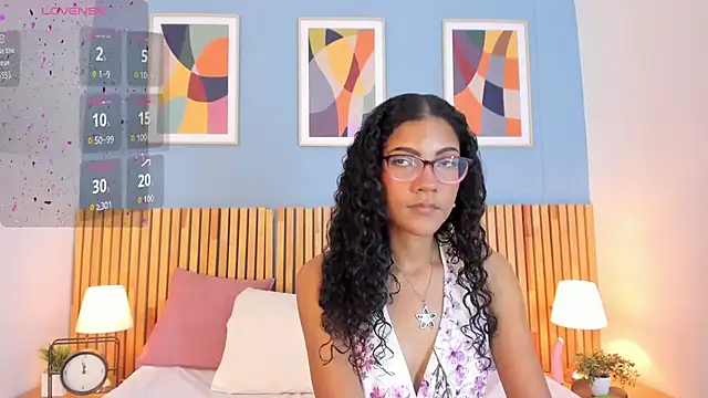 AuroraPinkk online show from 12-16-25, 01:38