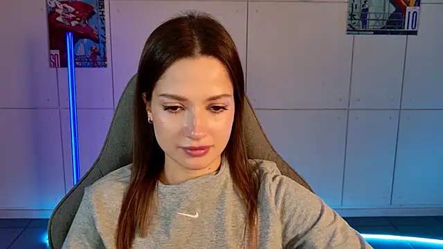 Snapshot of KiraVair chatting on 10-23-25, 01:10 KiraVair online show from 10-23-25, 01:10