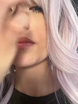 Snapshot of Tiny_Dream chatting on 12-13-25, 08:04 Tiny Dream online show from 12-13-25, 08:04