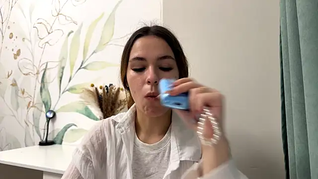 Snapshot of LunaAfrodita chatting on 10-21-25, 05:35 LunaAfrodita online show from 10-21-25, 05:35