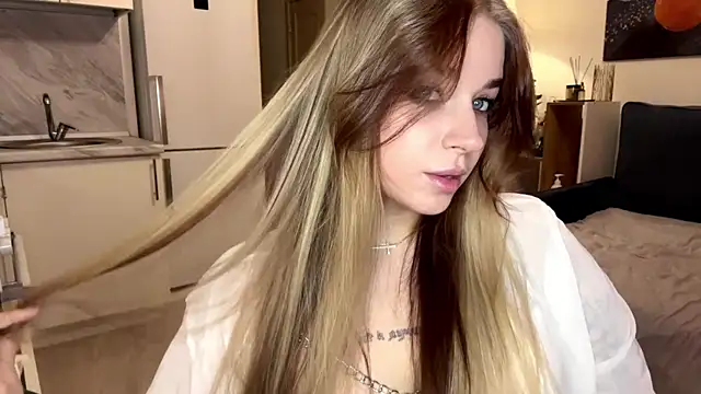 Snapshot of Babymoney_2007 chatting on 11-07-25, 05:46 Babymoney 2007 online show from 11-07-25, 05:46