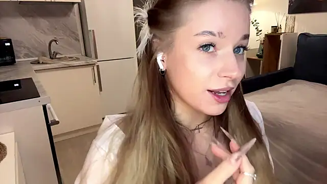 Snapshot of Babymoney_2007 chatting on 11-14-25, 08:29 Babymoney 2007 online show from 11-14-25, 08:29