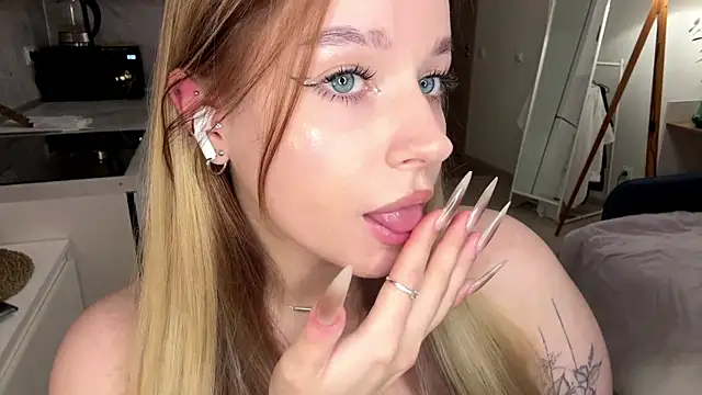 Snapshot of Babymoney_2007 chatting on 11-18-25, 09:19 Babymoney 2007 online show from 11-18-25, 09:19