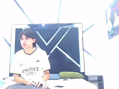 Tom 0001 online show from 10-28-25, 08:00