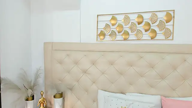 lucia lorenz online show from 12-21-25, 11:28