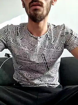 Snapshot of 16enes16 chatting on 10-24-25, 12:12 16enes16 online show from 10-24-25, 12:12