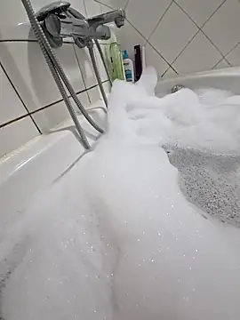 Snapshot of 16enes16 chatting on 12-18-25, 05:52 16enes16 online show from 12-18-25, 05:52