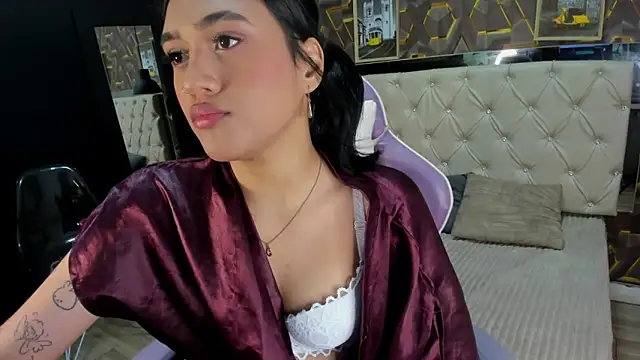 Snapshot of blueeskhy chatting on 10-21-25, 07:03 blueeskhy online show from 10-21-25, 07:03