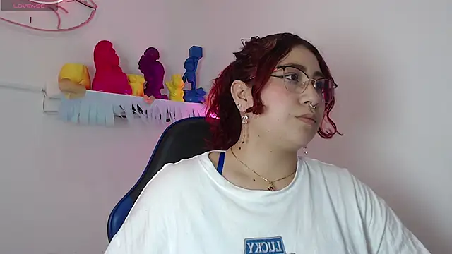 littlee red online show from 10-26-25, 05:19