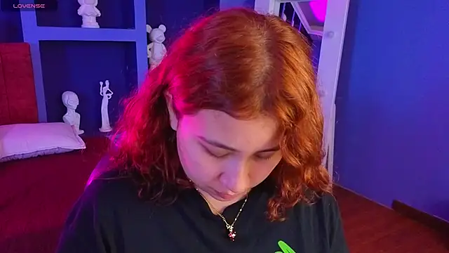 Snapshot of littlee_red chatting on 05-10-26, 08:14 littlee red online show from 05-10-26, 08:14