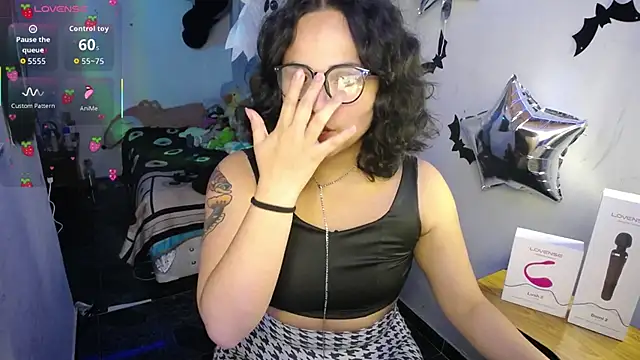 Snapshot of Ladyswap chatting on 11-08-25, 03:07 Ladyswap online show from 11-08-25, 03:07