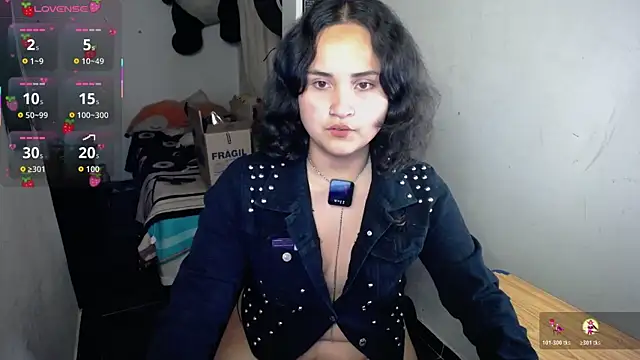 Snapshot of Ladyswap chatting on 11-11-25, 03:28 Ladyswap online show from 11-11-25, 03:28