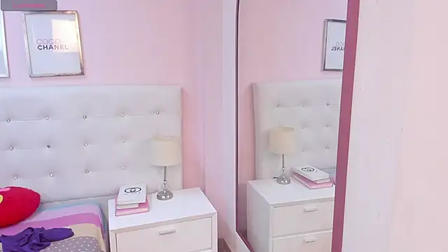 AndreaNavas online show from 10-31-25, 04:02