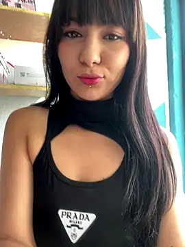 Hanna Plum online show from 11-14-25, 05:11