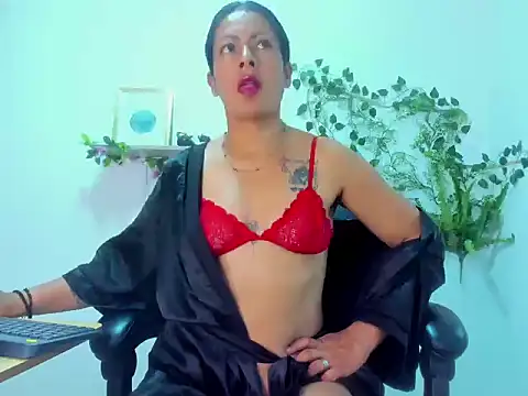 canelaa    online show from 10-28-25, 02:20