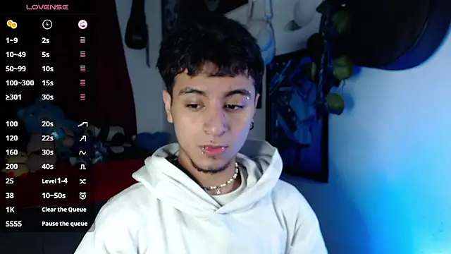 Snapshot of lukaOnline_ chatting on 10-20-25, 02:01 lukaOnline  online show from 10-20-25, 02:01