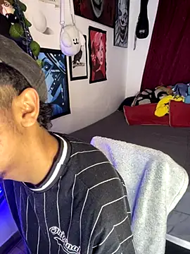 Snapshot of lukaOnline_ chatting on 10-24-25, 04:31 lukaOnline  online show from 10-24-25, 04:31