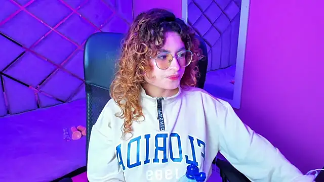 EmiliRouse  online show from 11-20-25, 04:12